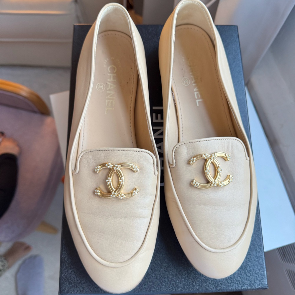 40.5 (size 9) barely worn Chanel Loafer
